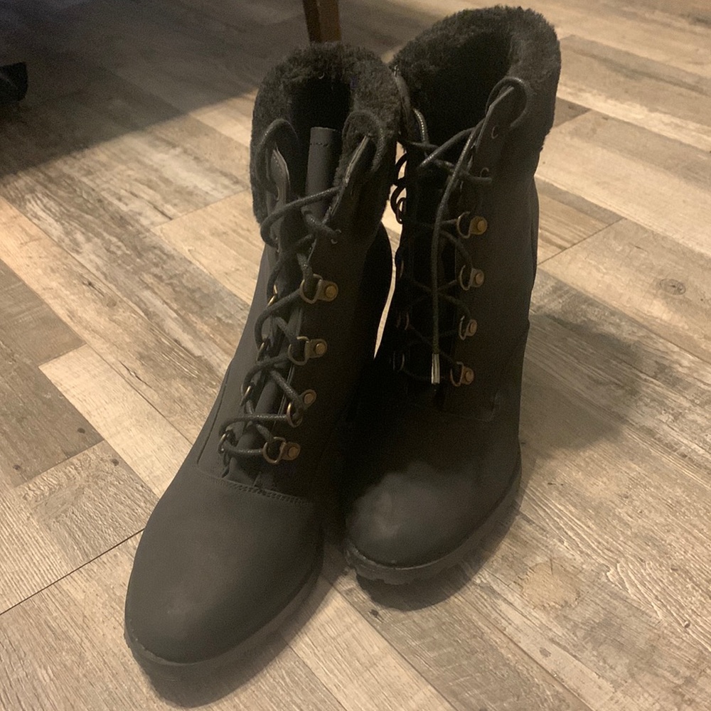 Black Comfort Est 1946 booties with fur around top. Never worn.